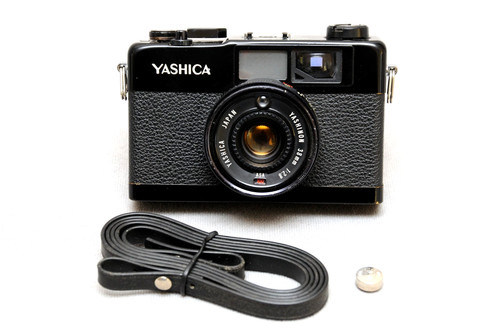 Yashica black con mm - con,